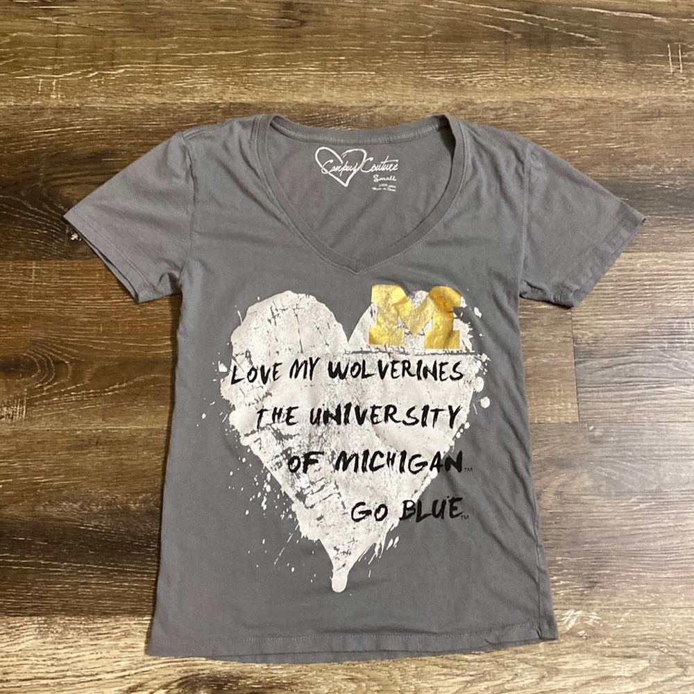 Campus Couture v-neck Michigan Wolverines T-shirt